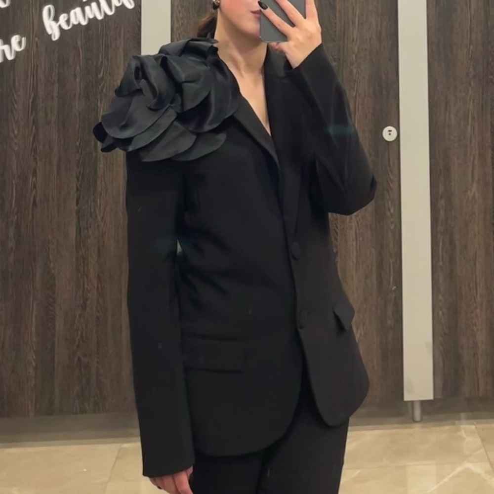 Fashion Nova Black Blazer and Pants set,,, with Floral Shoulder Detail